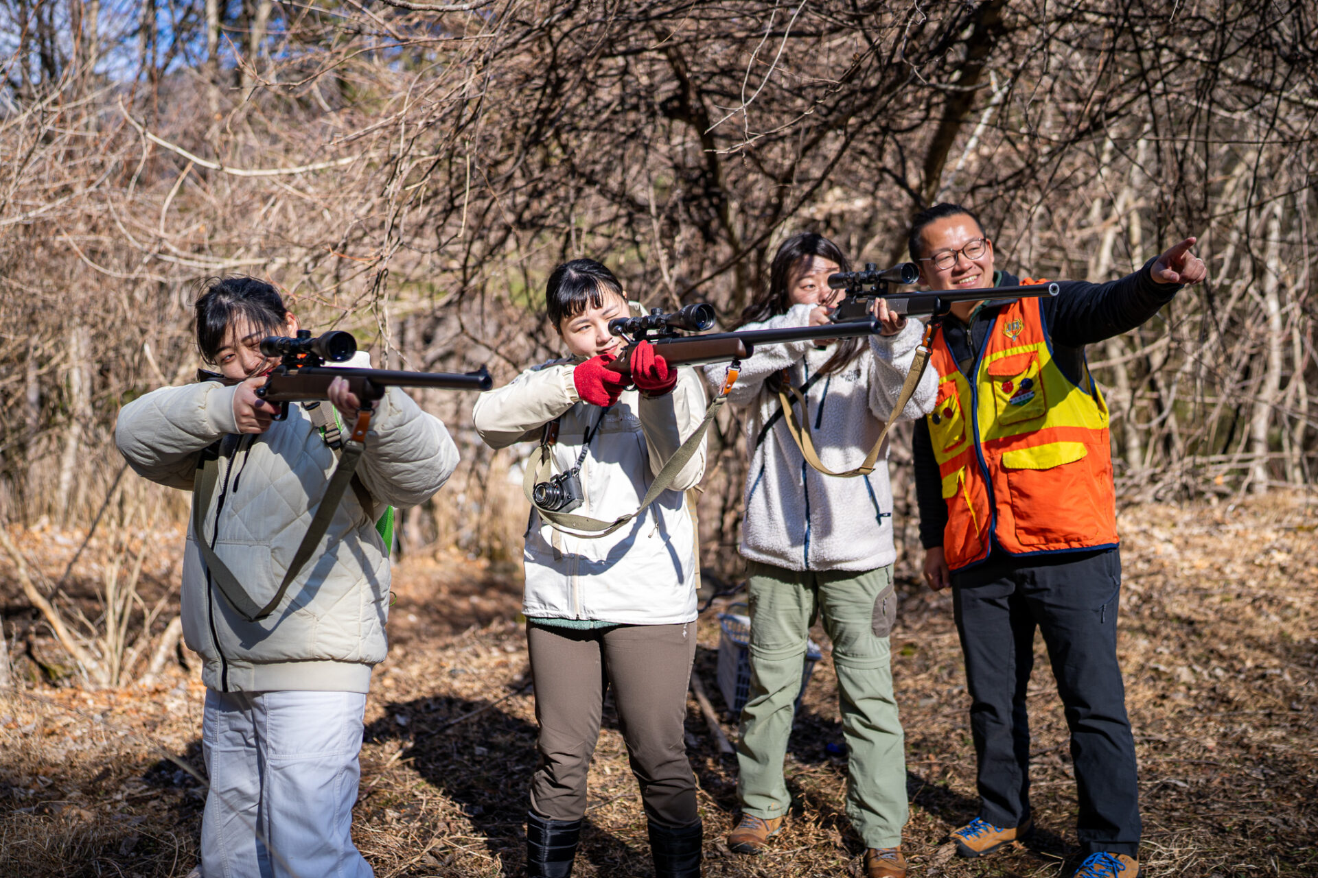本物そっくりのエアガンで射撃体験!